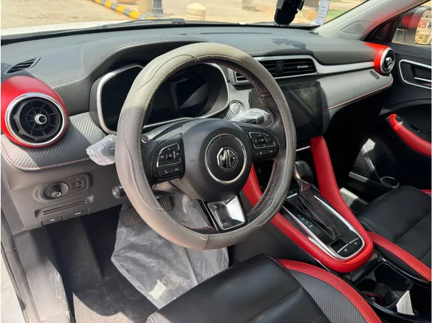 Car image 13