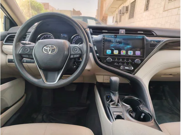 Car image 18
