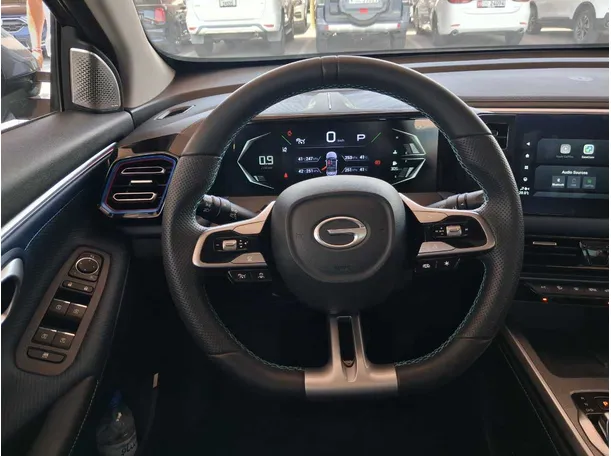 Car image 14