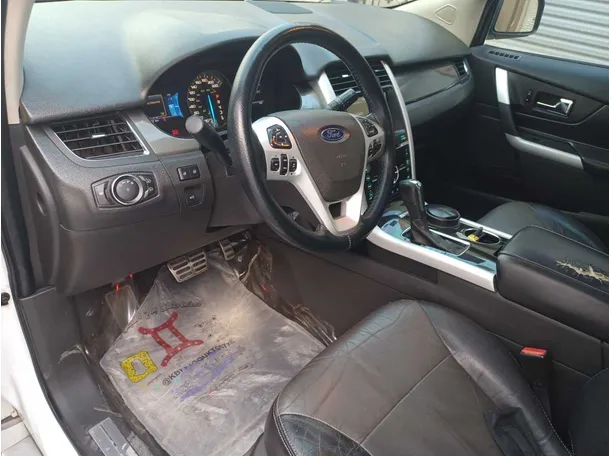 Car image 11