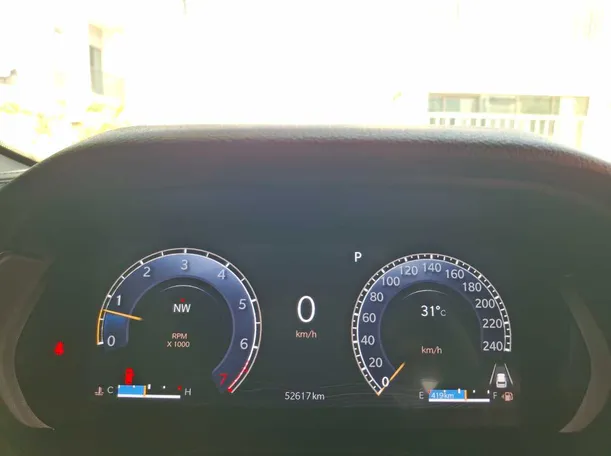 Car image 19