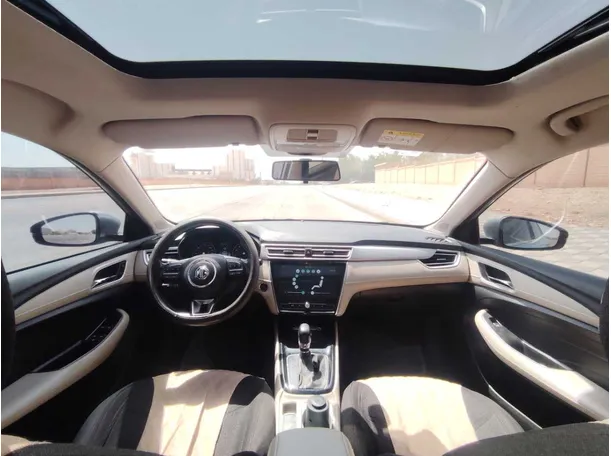 Car image 18