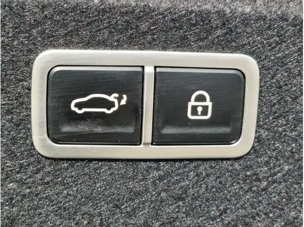 Car image 35