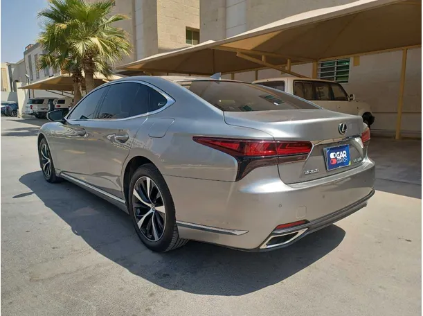 Car image 7