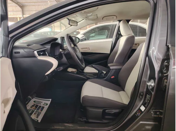 Car image 12