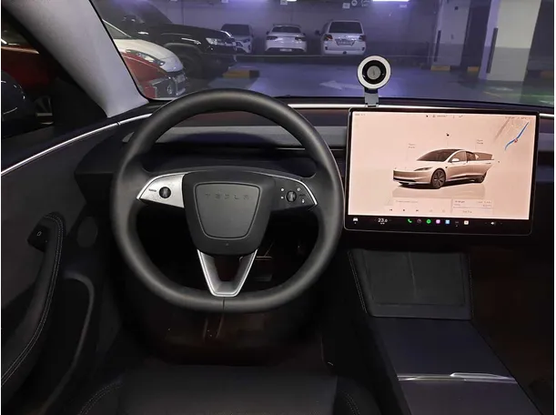 Car image 17