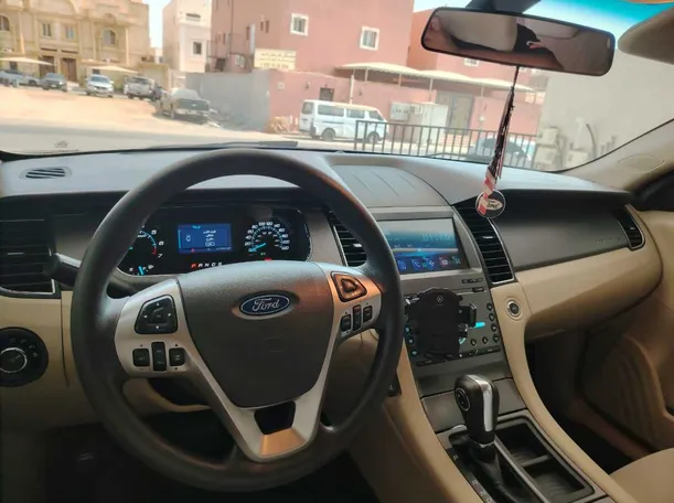 Car image 24