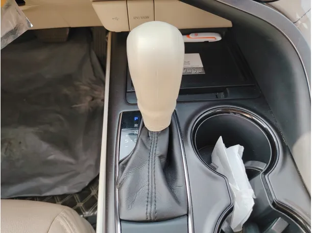 Car image 19