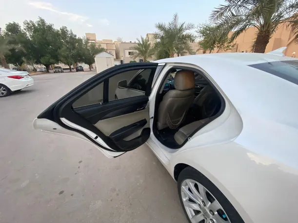 Car image 13