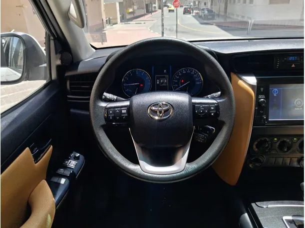 Car image 16