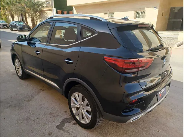 Car image 7