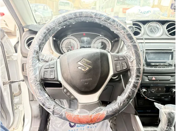 Car image 19