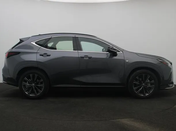 Car image 13