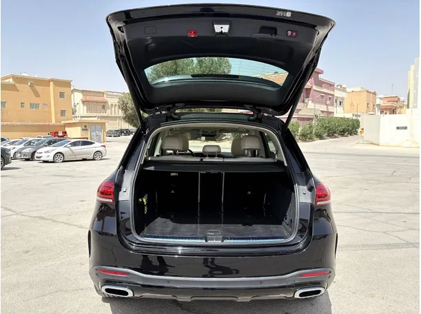 Car image 24