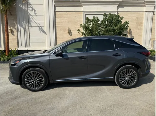 Car image 8