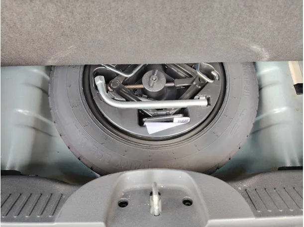 Car image 30
