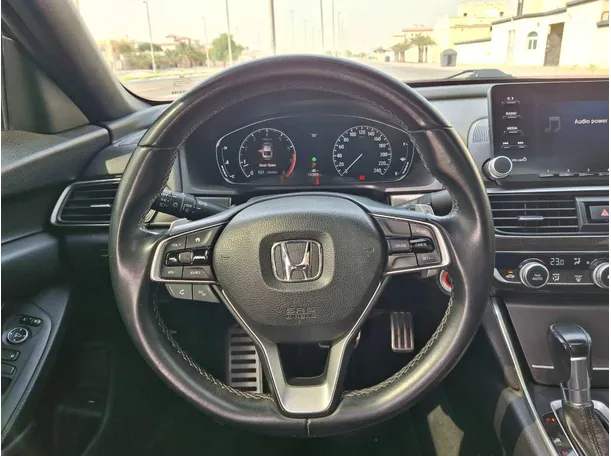 Car image 16