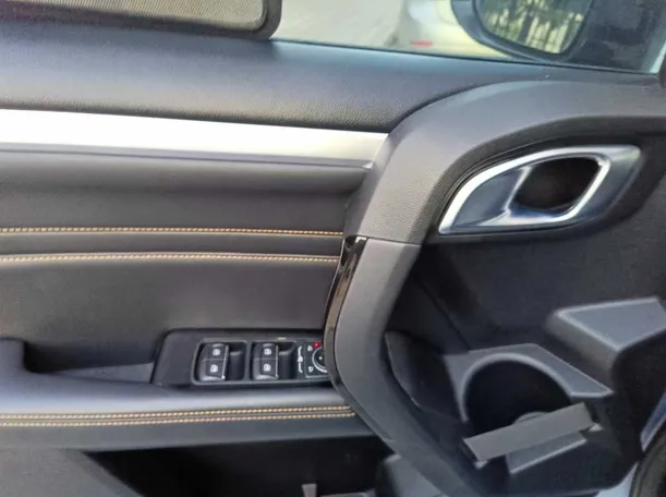 Car image 34