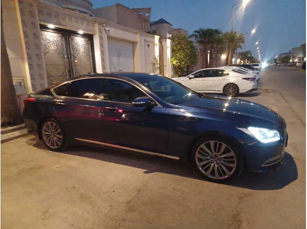Car image 4