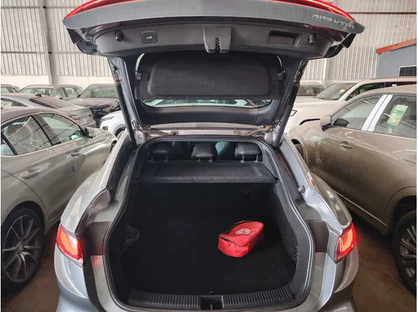 Car image 32