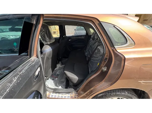 Car image 12