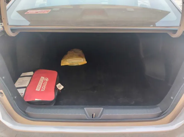 Car image 25