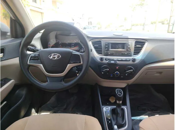 Car image 19