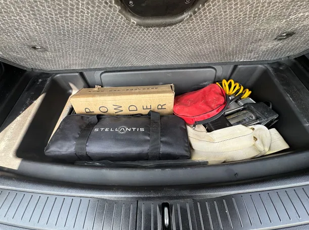 Car image 26