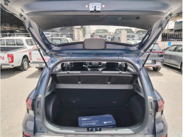 Car image 28