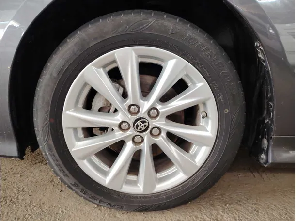 Car image 9