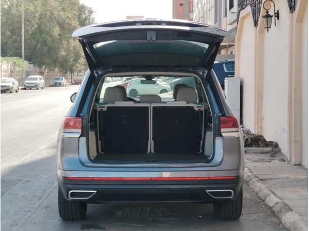 Car image 27