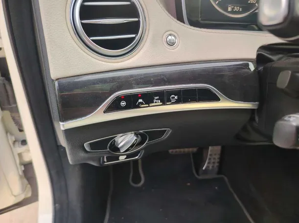 Car image 38