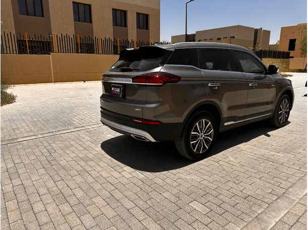 Car image 5