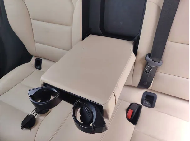 Car image 29
