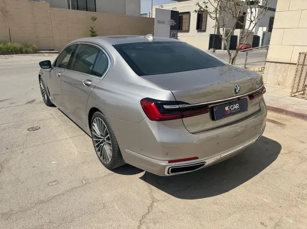Car image 7