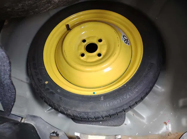 Car image 38