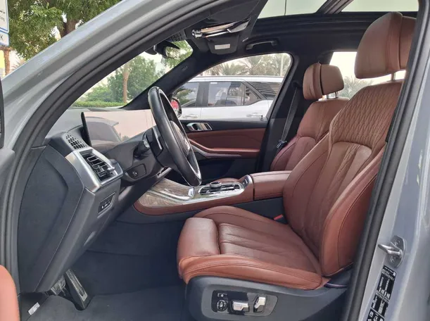 Car image 12