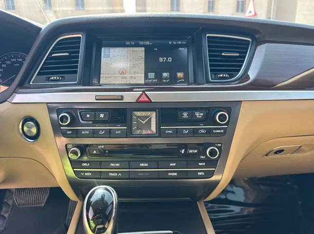 Car image 16