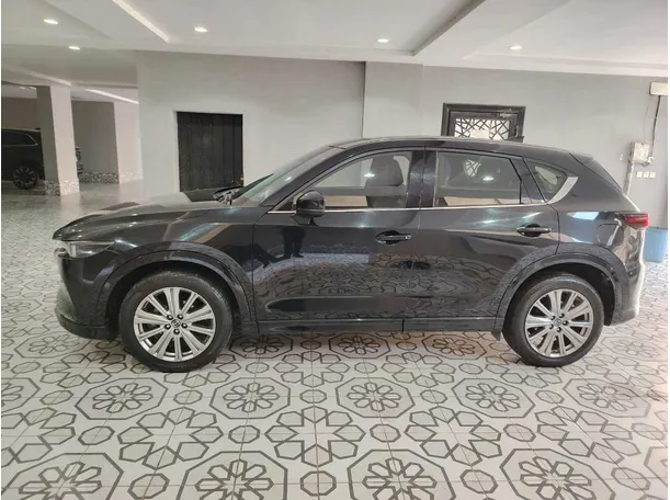 Car image 8