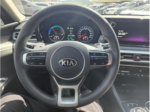 Car image 6