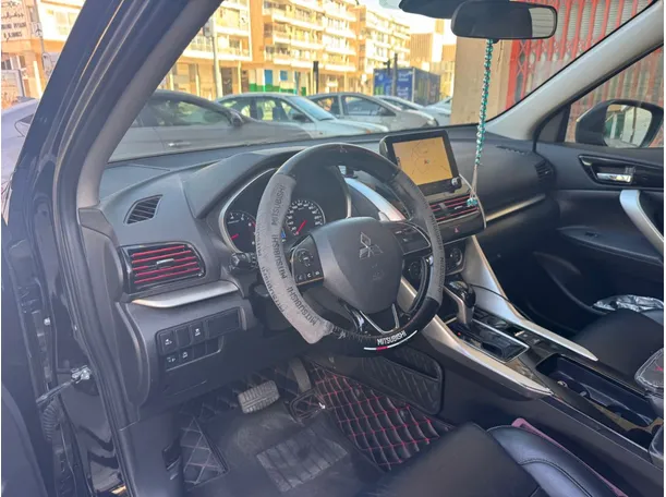 Car image 12