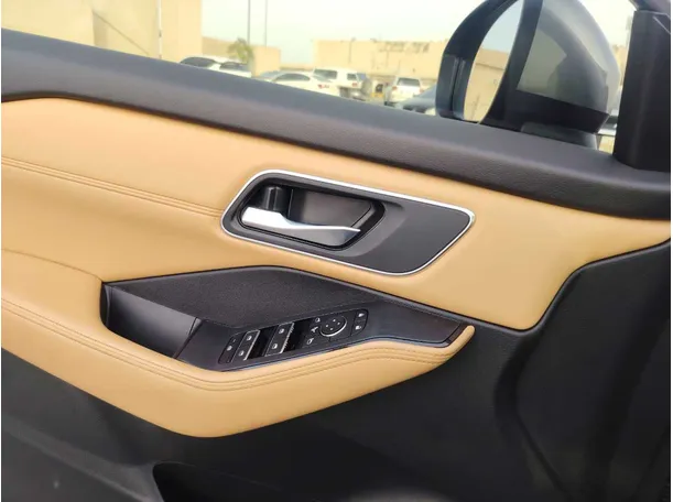 Car image 25