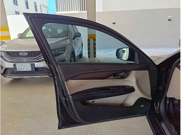 Car image 11