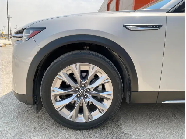 Car image 9