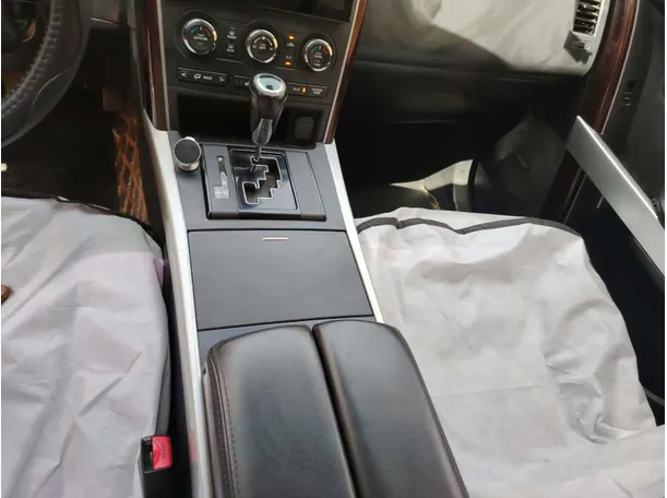 Car image 27