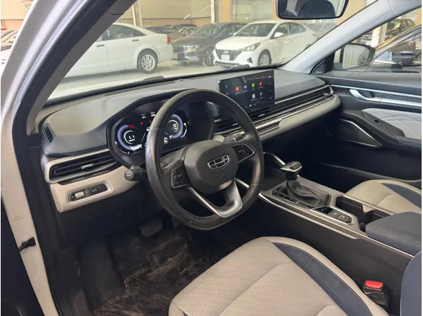 Car image 15