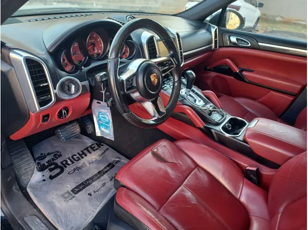 Car image 12