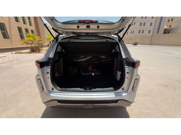 Car image 21