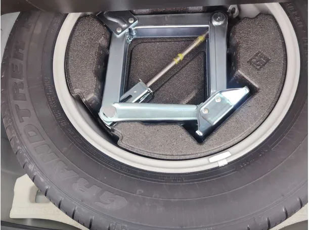 Car image 30