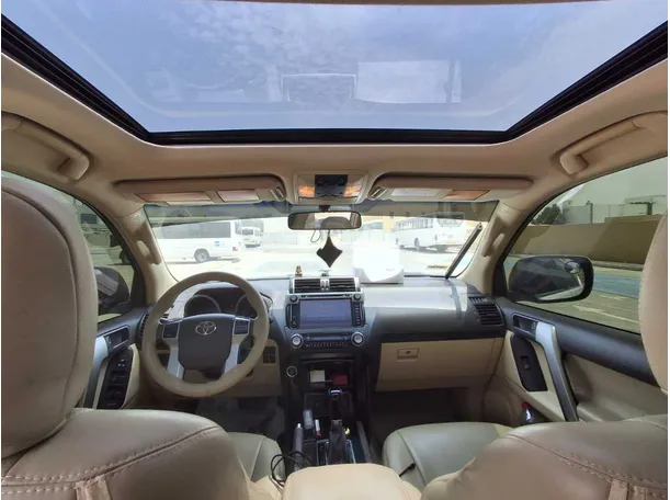 Car image 14